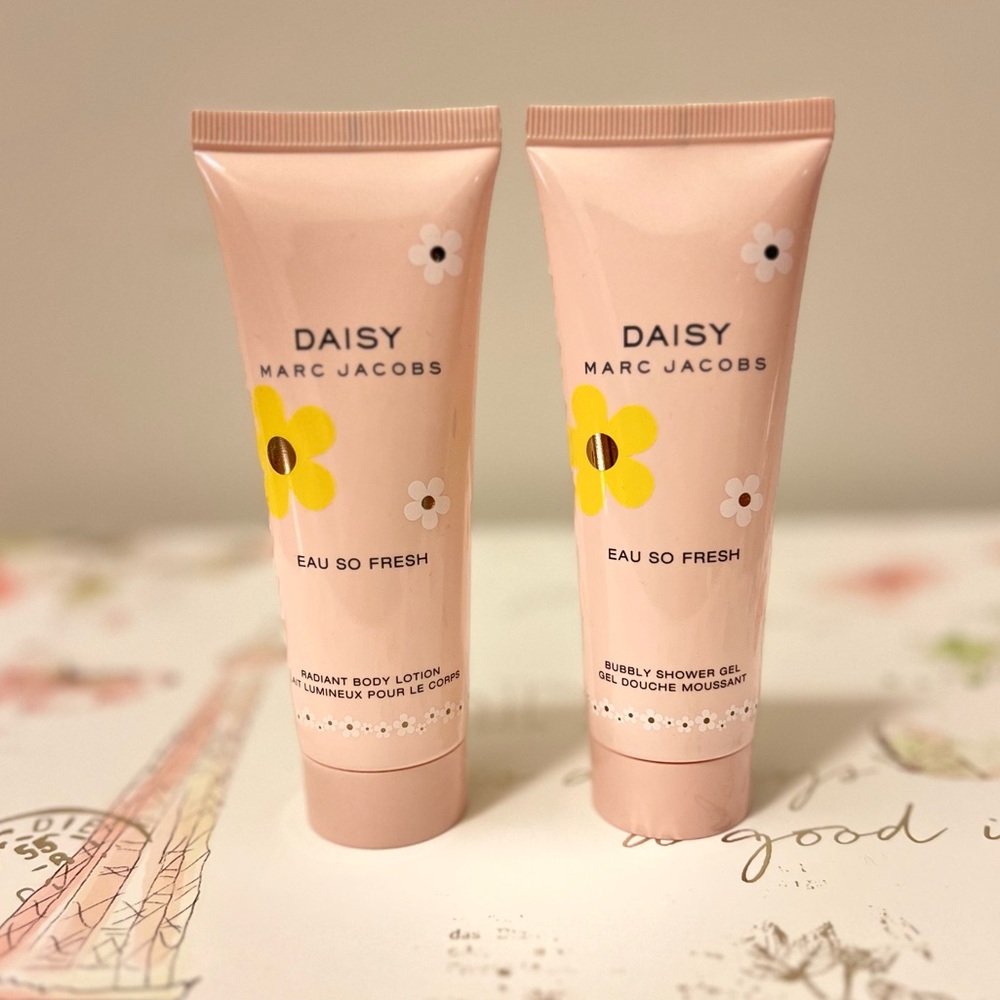 Brand New Marc Jacobs Daisy Eau So Fresh Lotion & Shower Gel Set